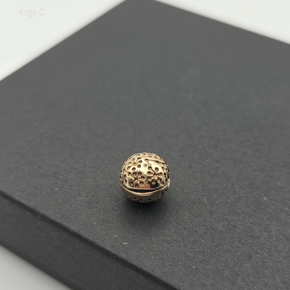 Pandora Retired 14kt Gold Clip Lucerne. - Picture 4 of 6